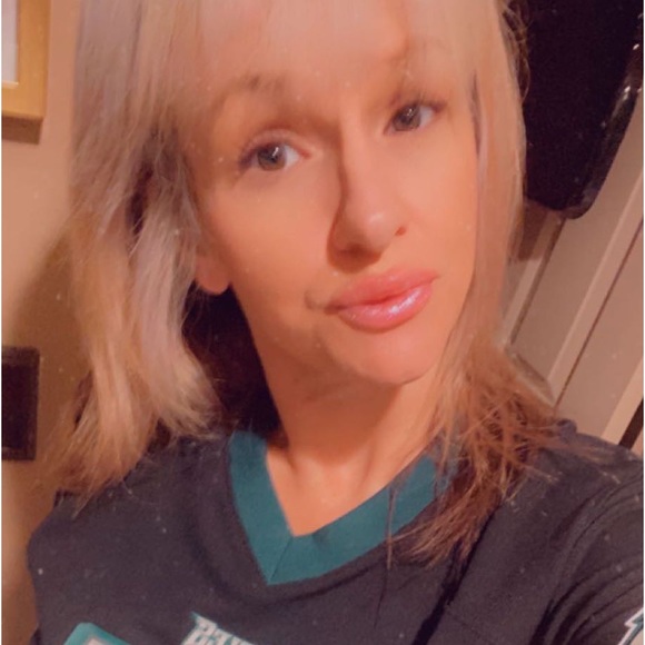 Meet your Posher, Lisa - Picture 2 of 2